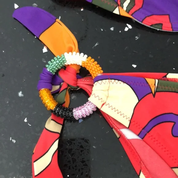 Bikini - Picture 2 of 4